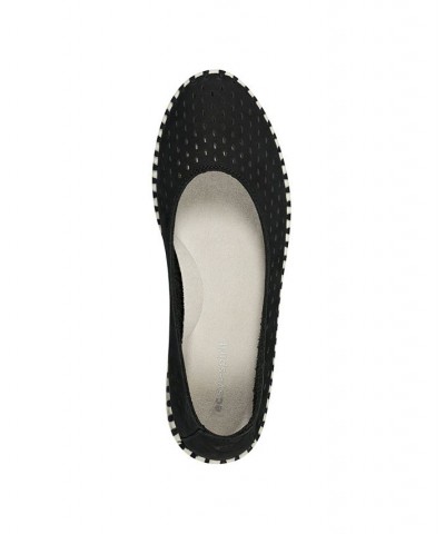 Women's Darla Round Toe Casual Slip-On Flats Black $54.45 Shoes